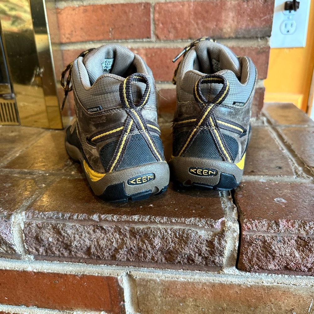 Women’s Keen Hiking Boots Size 9, Brown with Yellow Accents - Picture 4 of 7